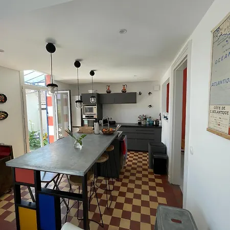 Casa de Férias Maison Lumineuse Avec Jardin - Proche D'eyrac Et Commerces - Fr-1-420-133