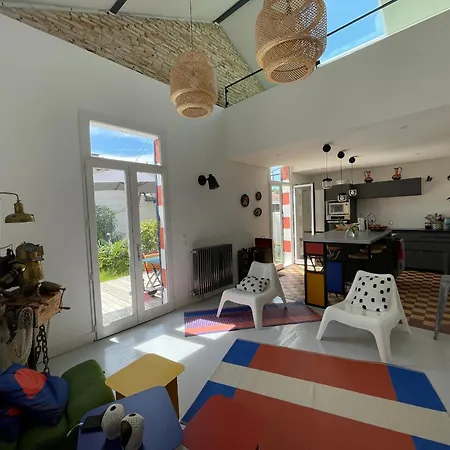 Holiday home Maison Lumineuse Avec Jardin - Proche D'eyrac Et Commerces - Fr-1-420-133 *